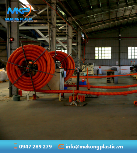 Quá trình tạo ra sản phẩm cao cấp ống nhựa gân xoắn Quá trình tạo ra sản phẩm cao cấp ống nhựa gân xoắn